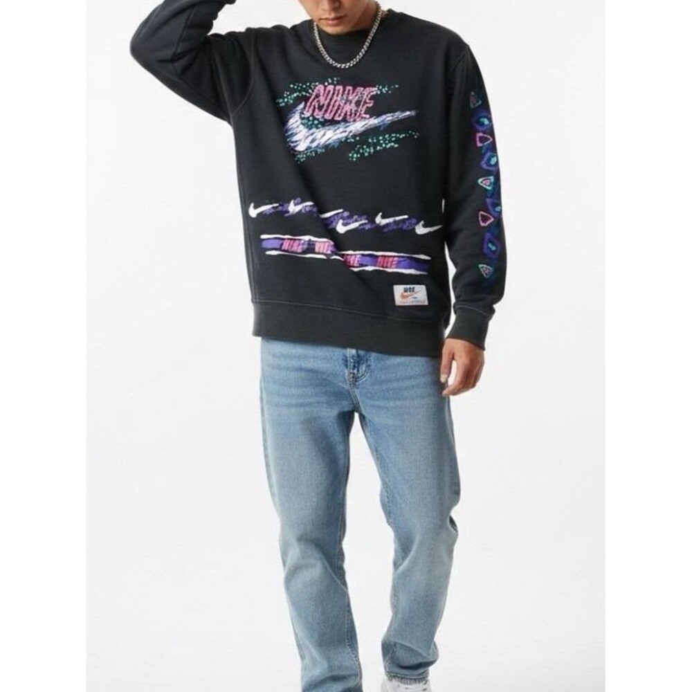 Nike men’s retro style pullover sweatshirt 90s AOP puff paint geometric shapes